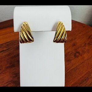 Vintage 80’s Monet Goldtone Drop Earrings